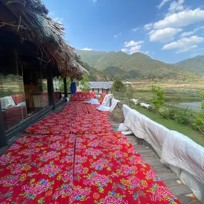 Hiên nhà LAYCAM HILL nhìn ra thung lũng