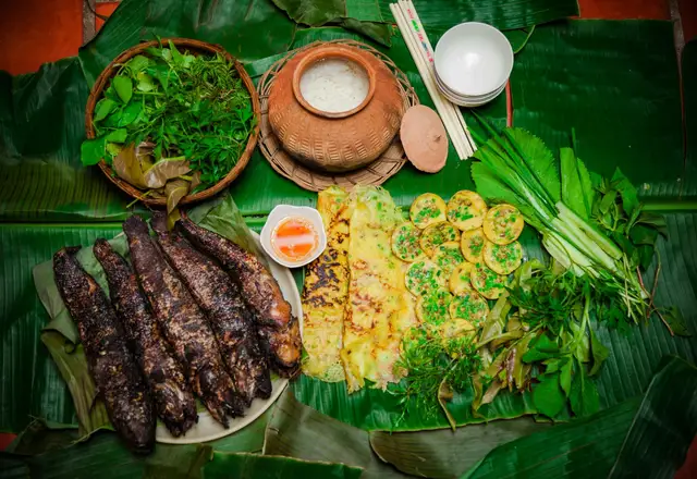 Bữa ăn địa phương tại LAYCAM HILL