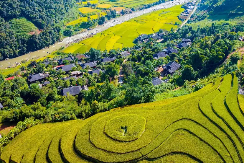 Ruộng lúa và bản làng ở Ngọc Chiến