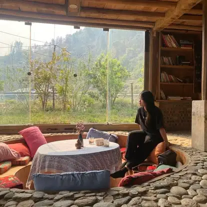 Không gian sinh hoạt nhìn ra cây xanh